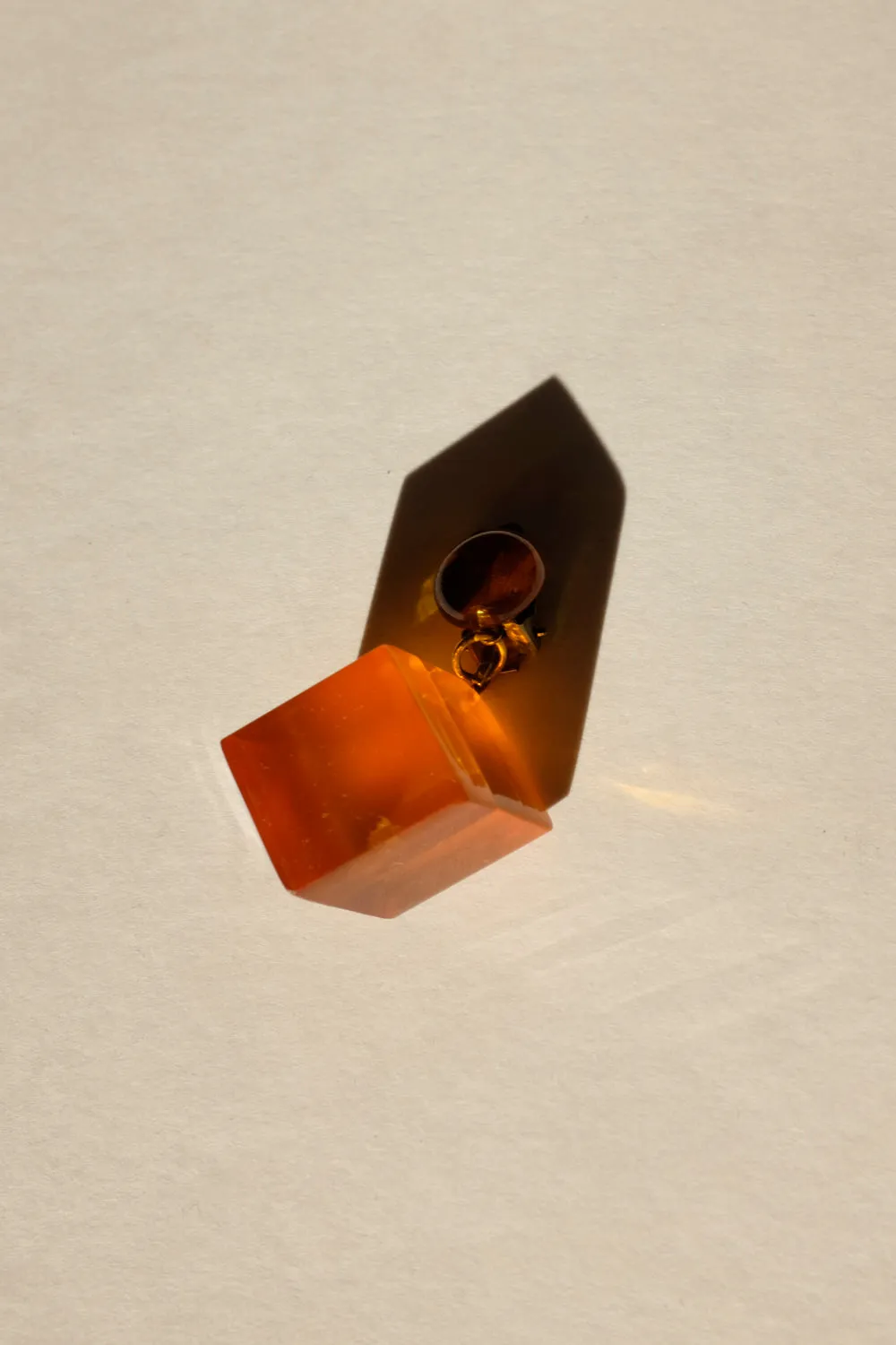 0018_CUBE SINGLE VINTAGE EARRING