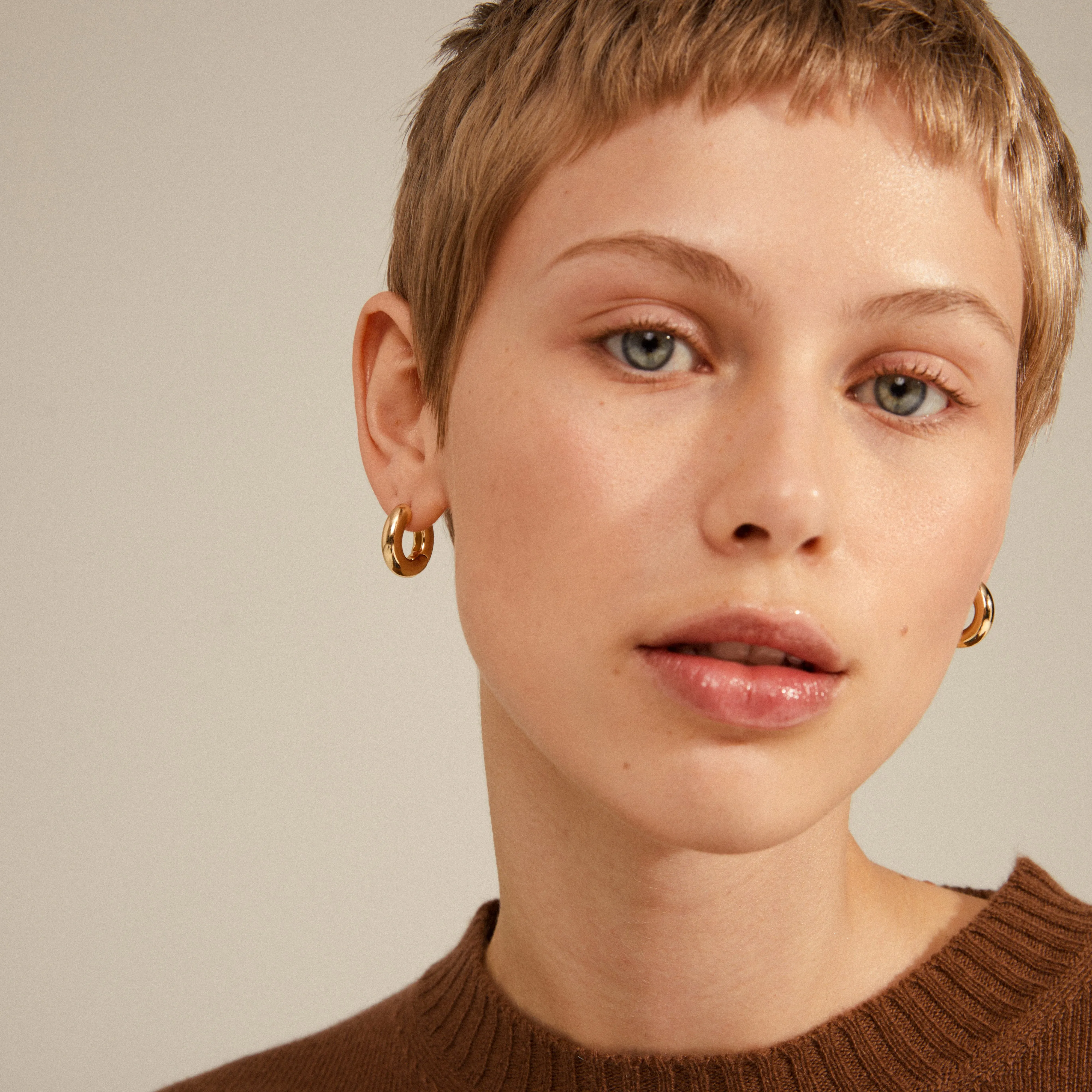 AICA recycled chunky hoop earrings gold-plated