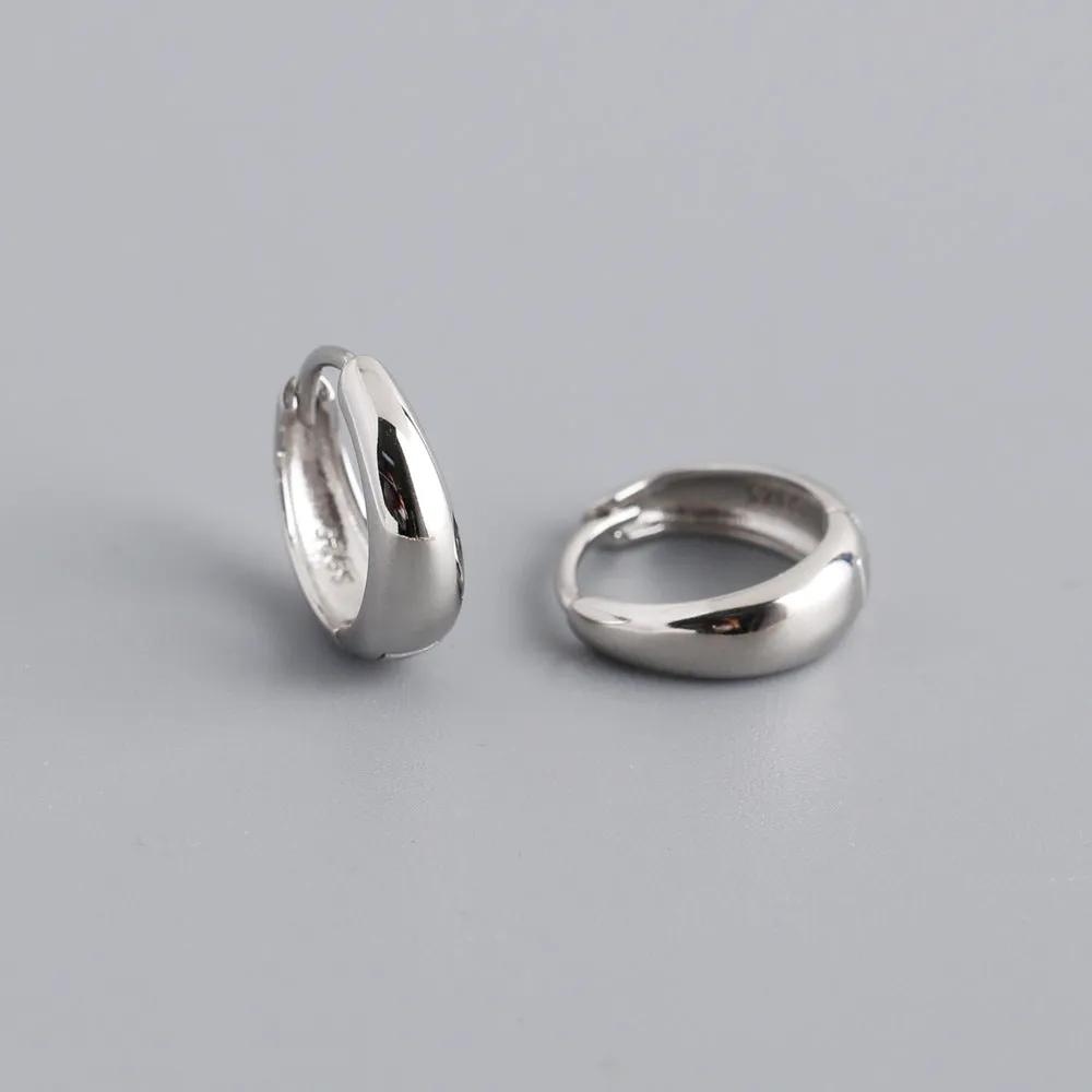 CURVED HOOP EARRINGS