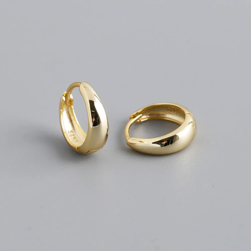 CURVED HOOP EARRINGS