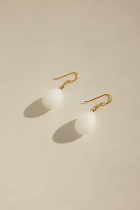 DROP WHITE GLASS VINTAGE EARRINGS