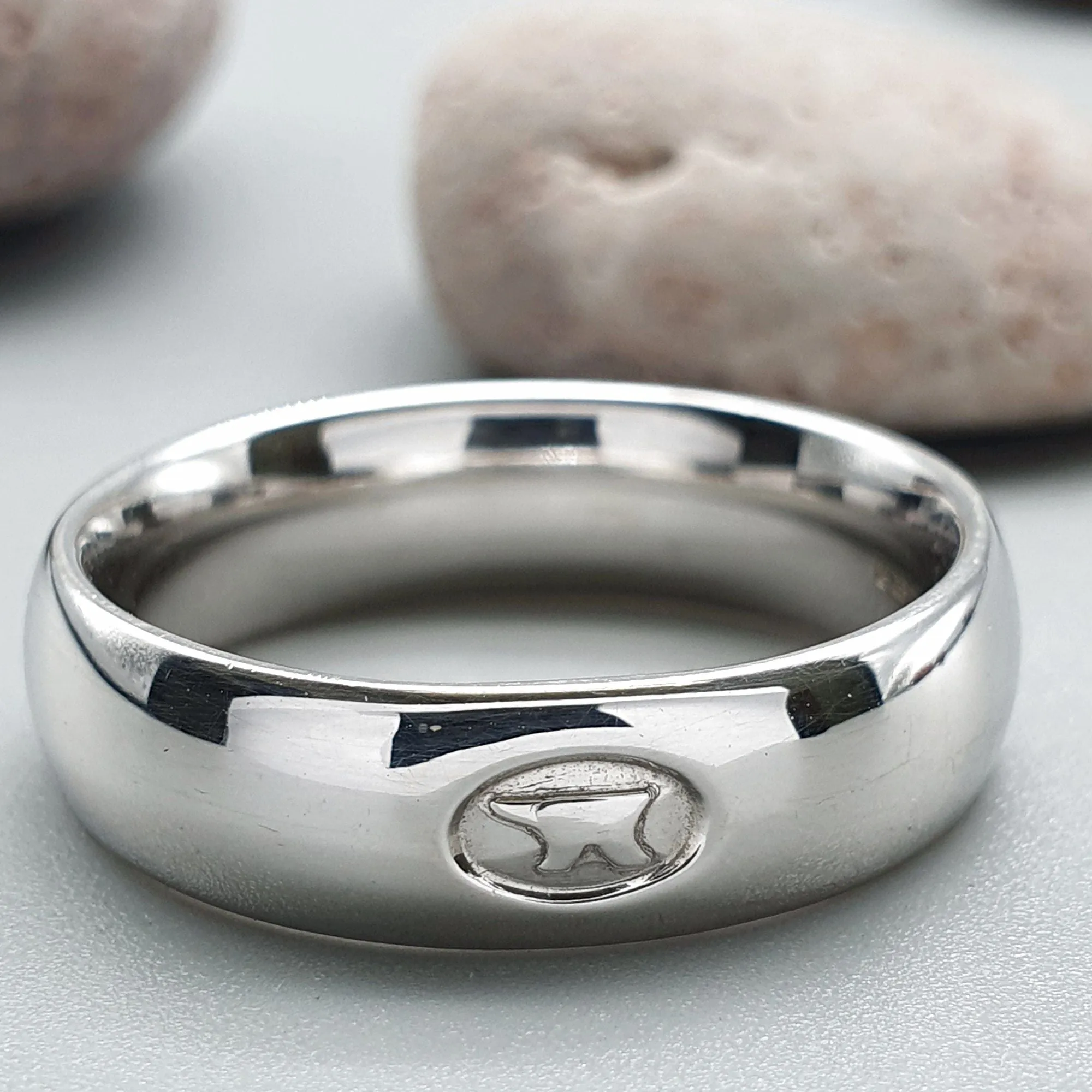 Gretna Green Anvil silver medium wedding ring