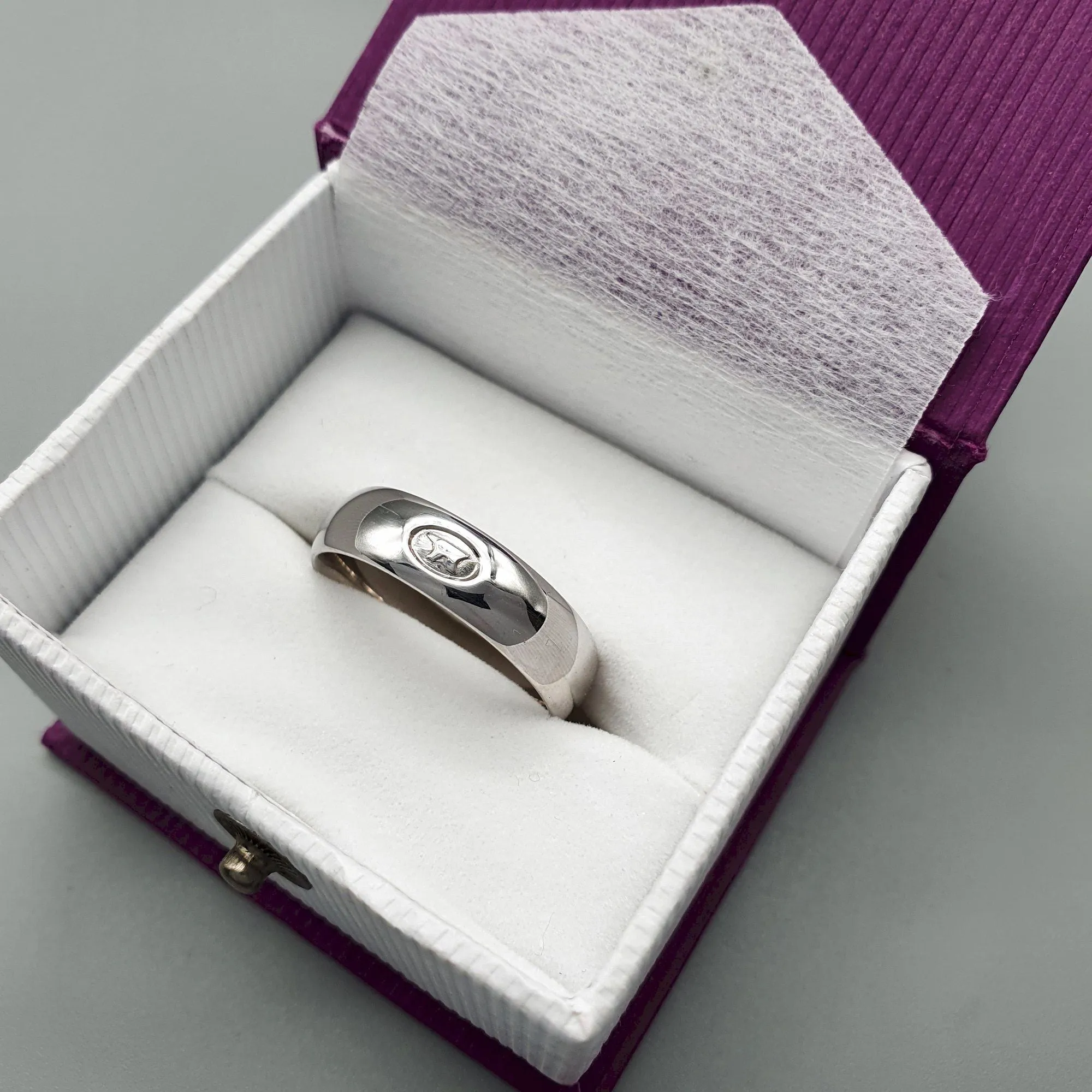 Gretna Green Anvil silver medium wedding ring