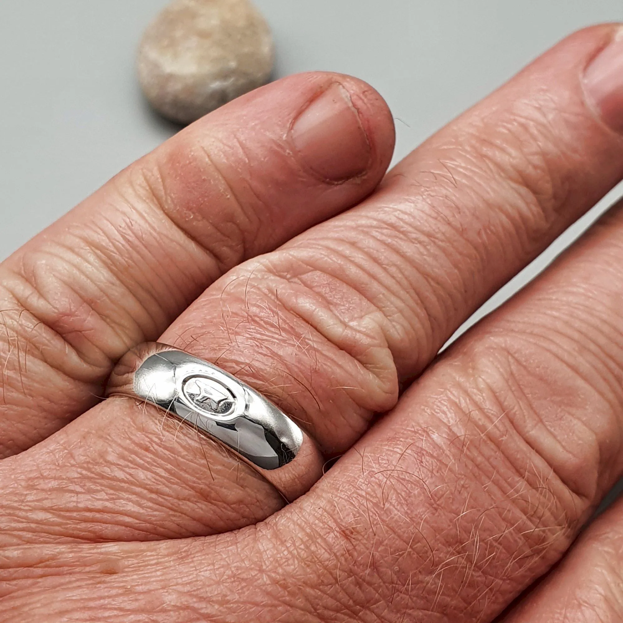 Gretna Green Anvil silver medium wedding ring