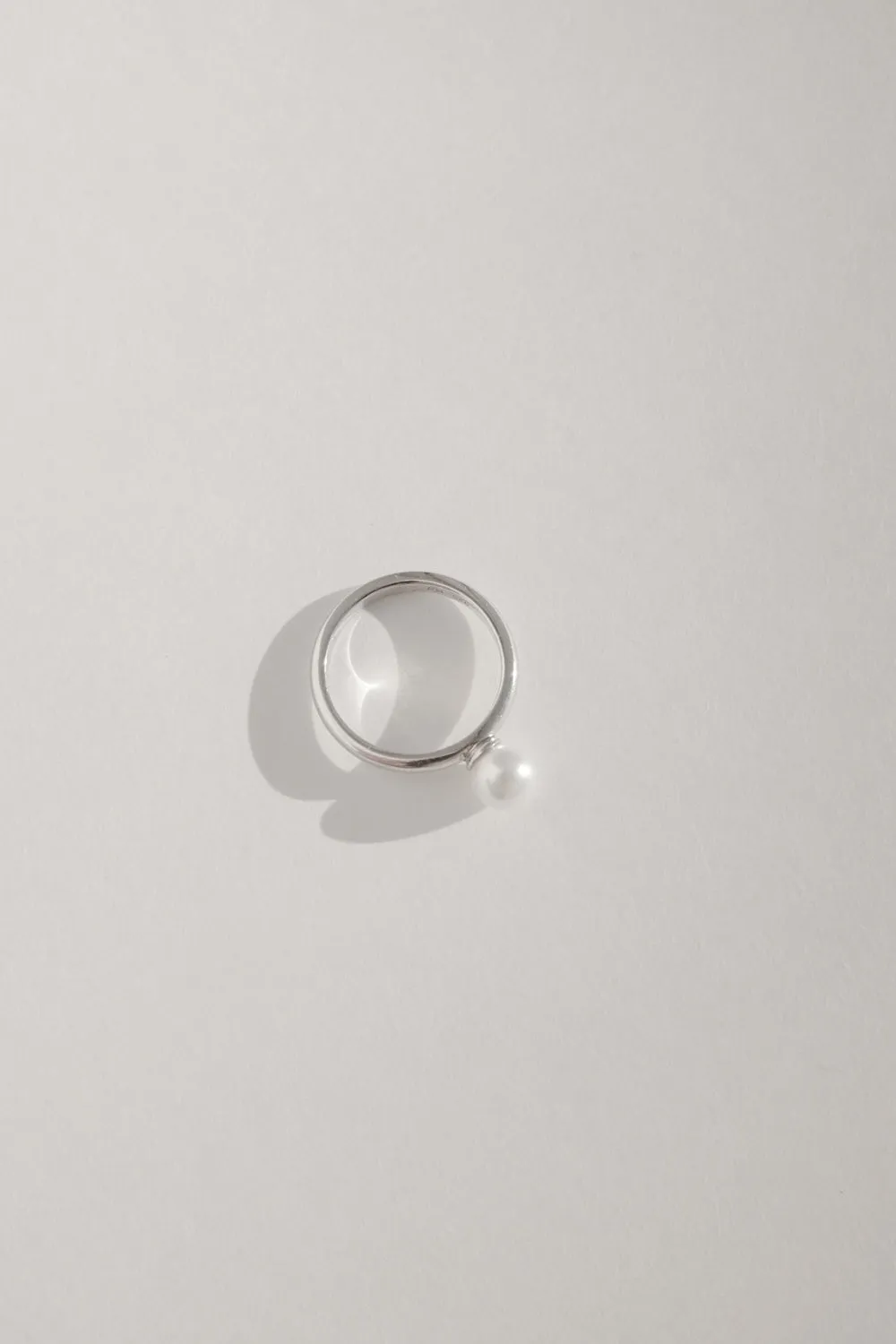 OFF WHITE PEARL STERLING SILVER VINTAGE RING