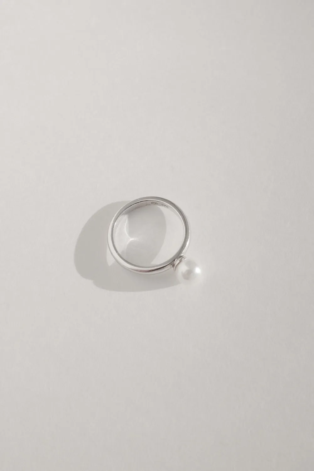 OFF WHITE PEARL STERLING SILVER VINTAGE RING
