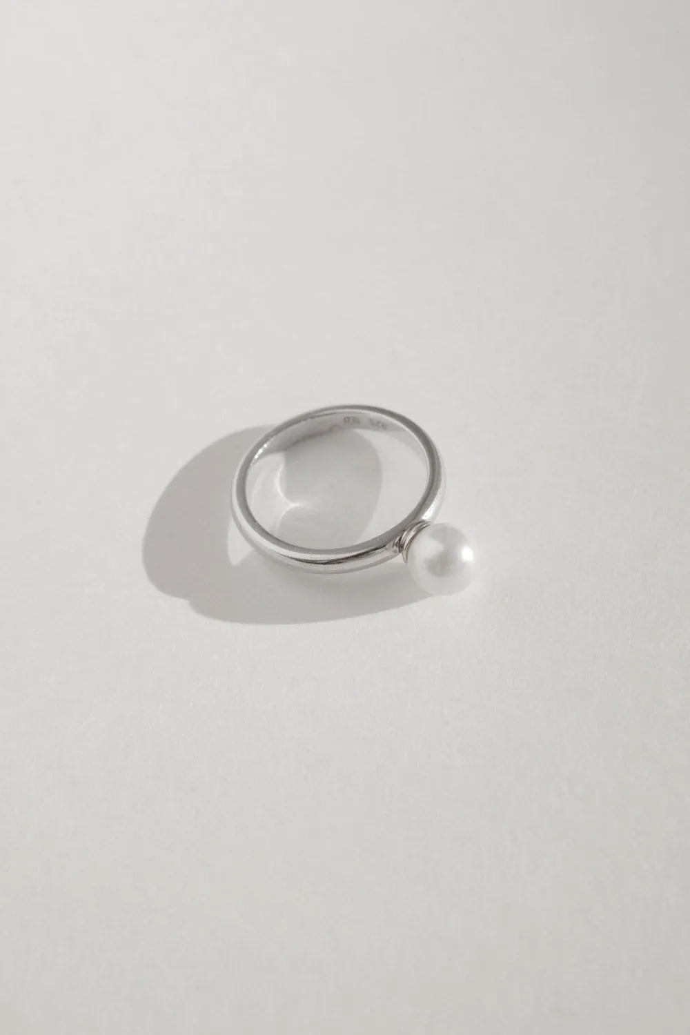 OFF WHITE PEARL STERLING SILVER VINTAGE RING