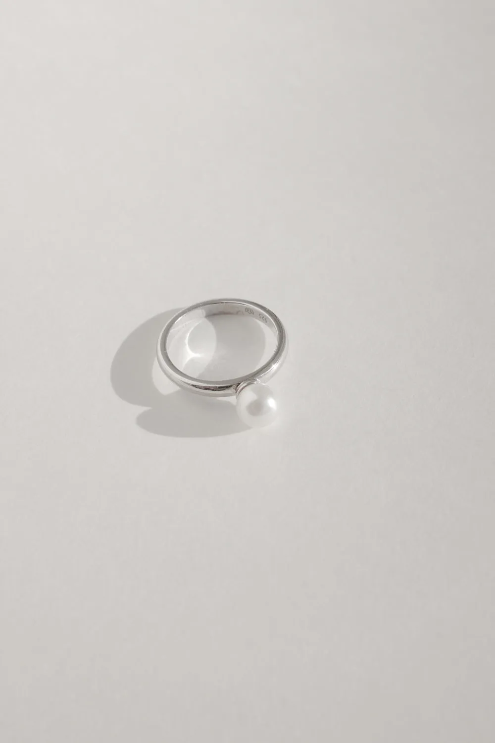 OFF WHITE PEARL STERLING SILVER VINTAGE RING